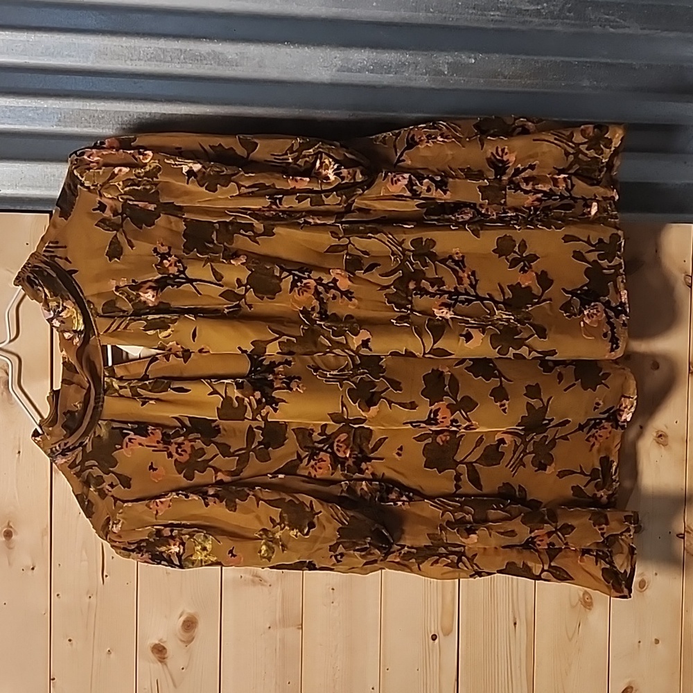 Womans French Collection blouse size Medium NWOT